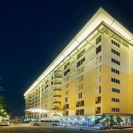 Nrc Residence Банкок Екстериор снимка